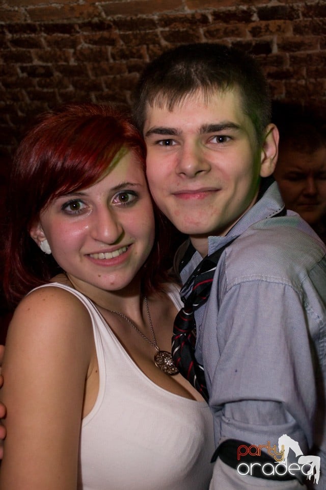 Distracţie în Club Escape, 