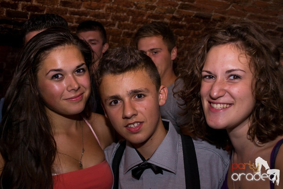 Distracţie în Club Escape, 