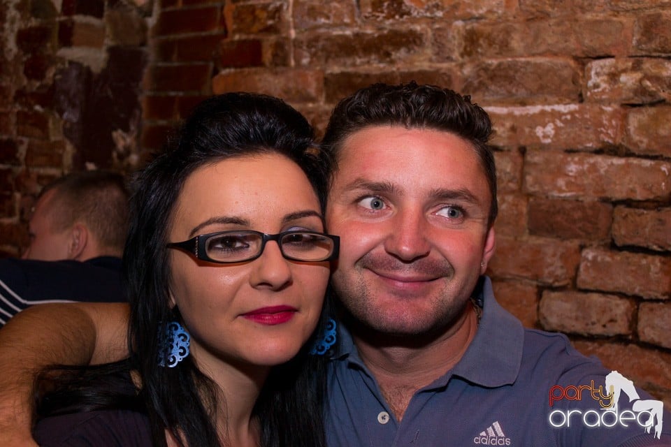 Distracţie în Club Escape, 