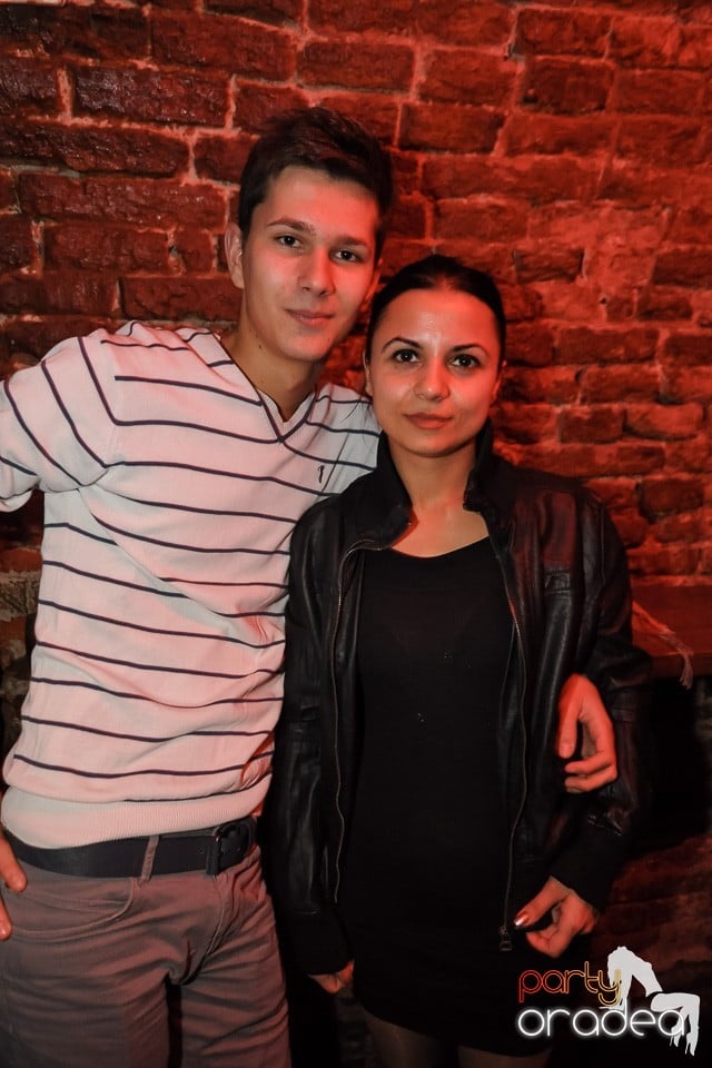 Distracţie în Club Escape, 