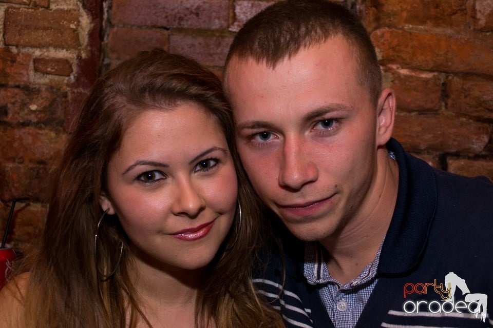 Distracţie în Club Escape, 