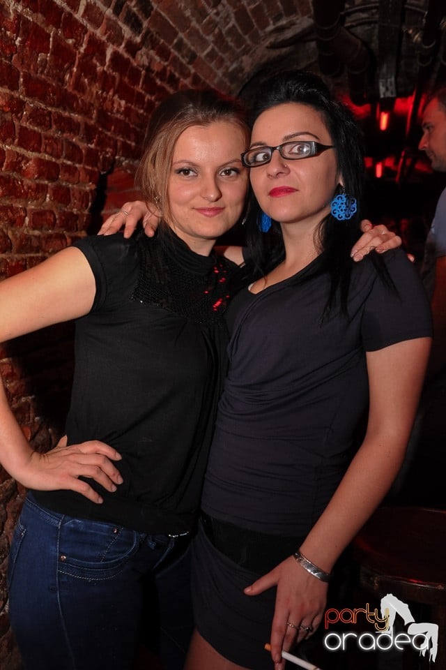 Distracţie în Club Escape, 