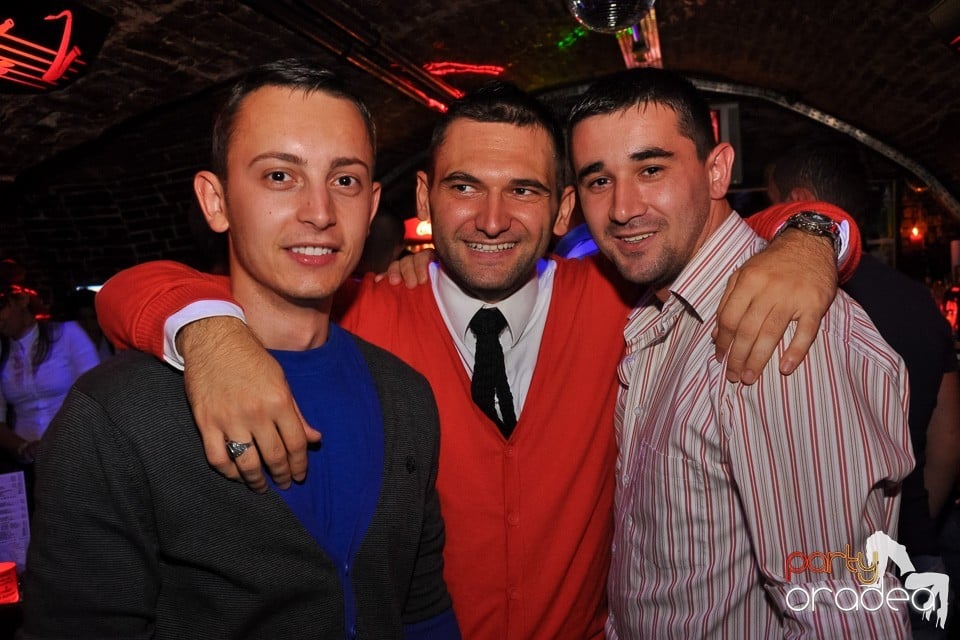 Distracţie în Club Escape, 