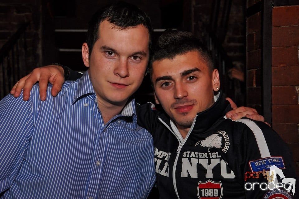 Distracţie în Club Escape, 