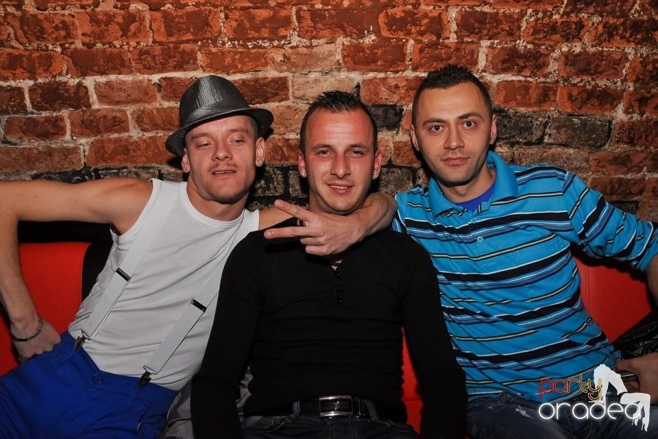 Distracţie în Club Escape, 