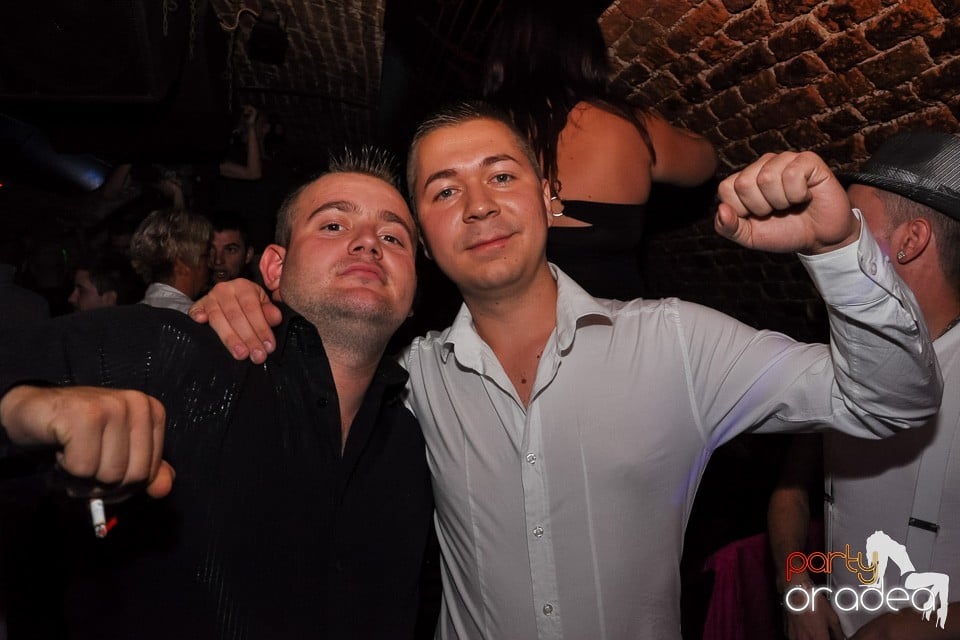 Distracţie în Club Escape, 