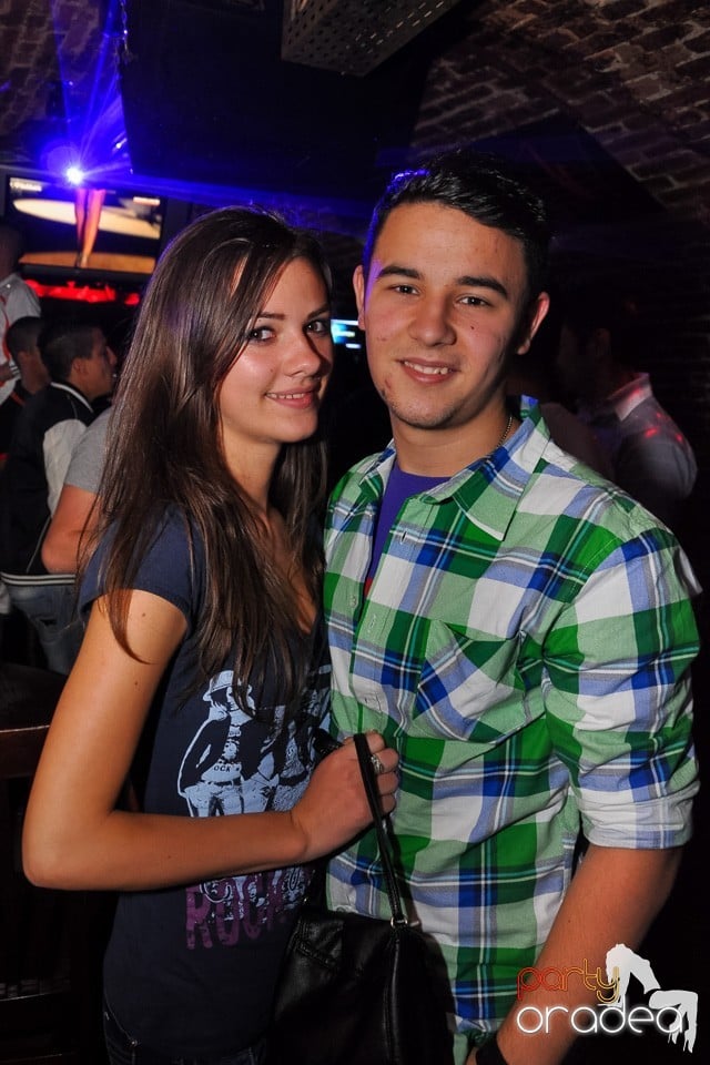 Distracţie în Club Escape, 