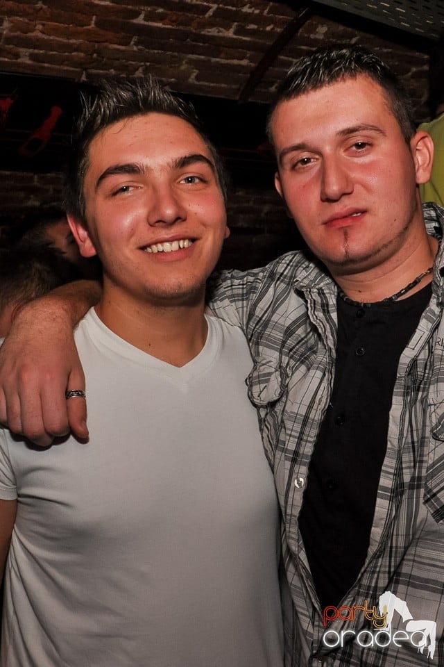 Distracţie în Club Escape, 