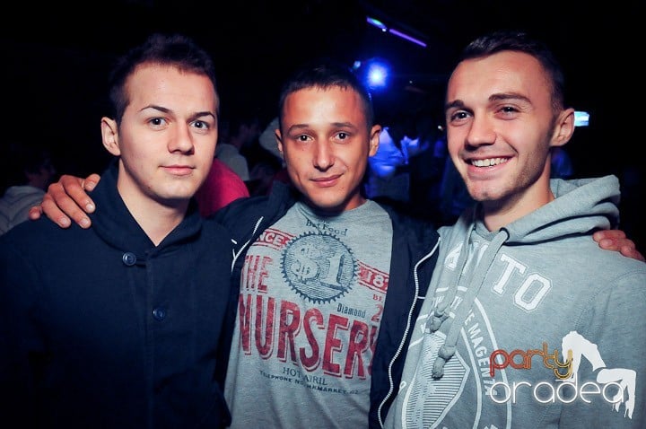 Distracţie în Club Escape, 