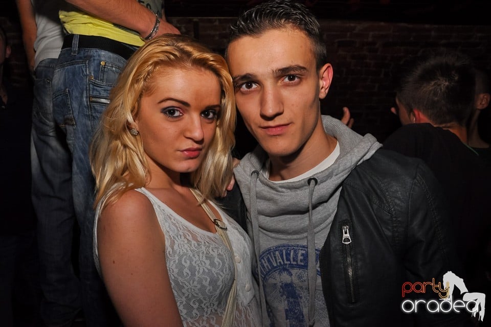 Distracţie în Club Escape, 