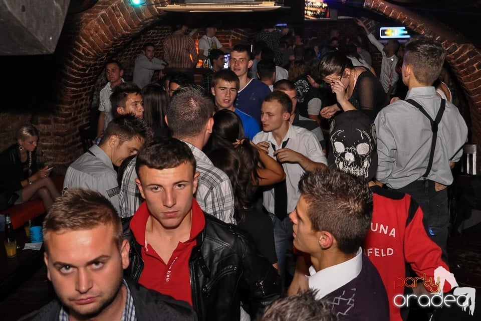 Distracţie în Club Escape, 