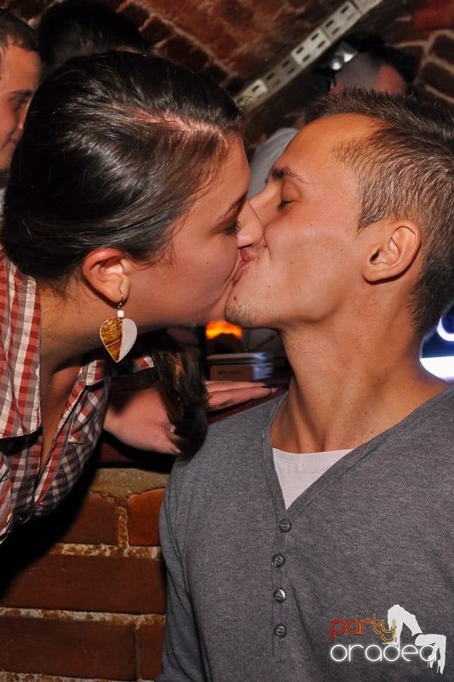 Distracţie în Club Escape, 