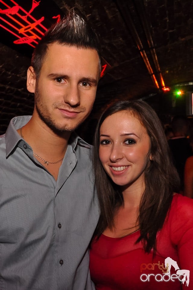 Distracţie în Club Escape, 