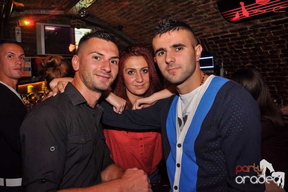 Distracţie în Club Escape, 