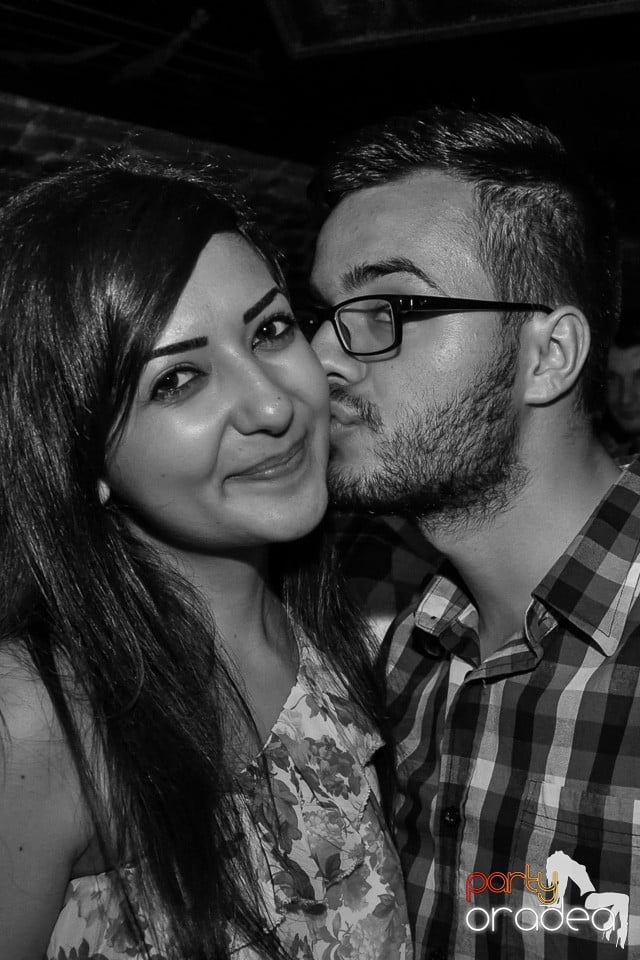 Distracţie în Club Escape, 