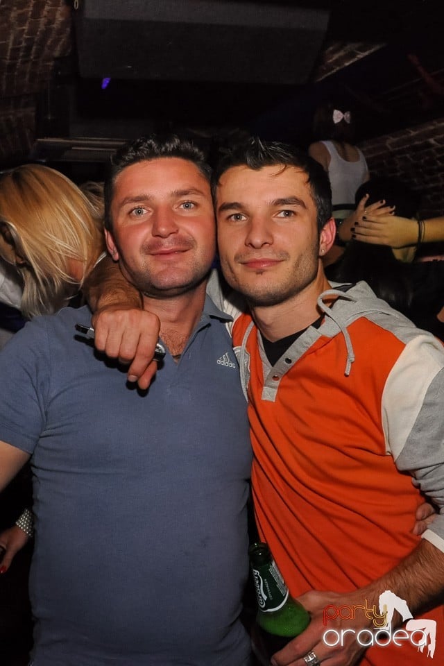 Distracţie în Club Escape, 