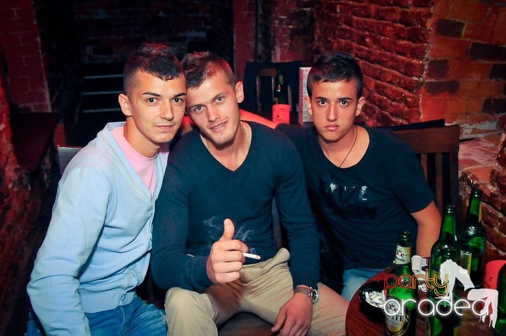 Distracţie în Club Escape, 