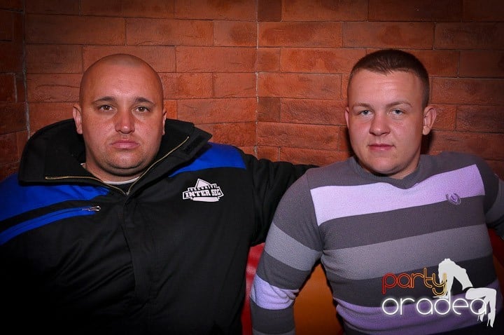 Distracţie în Club Escape, 