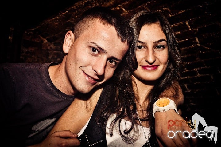 Distracţie în Club Escape, 