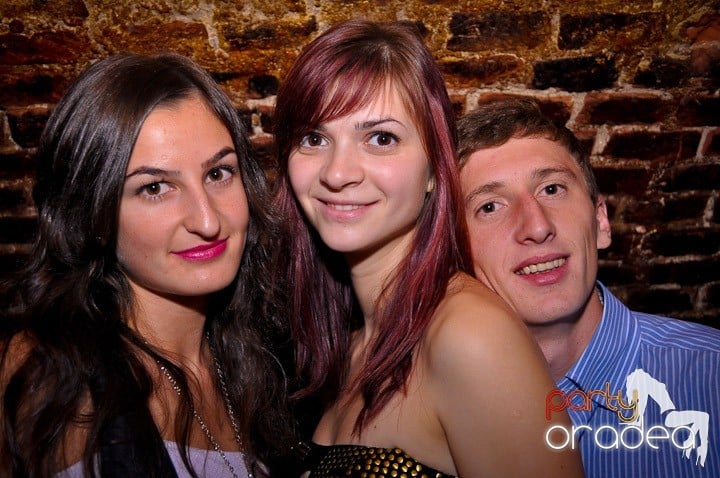 Distracţie în Club Escape, 