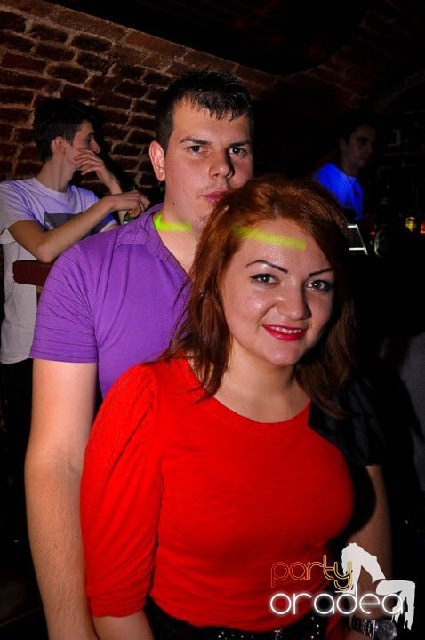 Distracţie în Club Escape, 