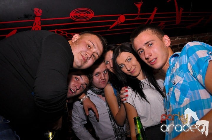 Distracţie în Club Escape, 