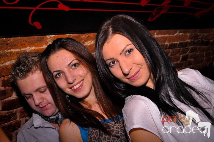 Distracţie în Club Escape, 