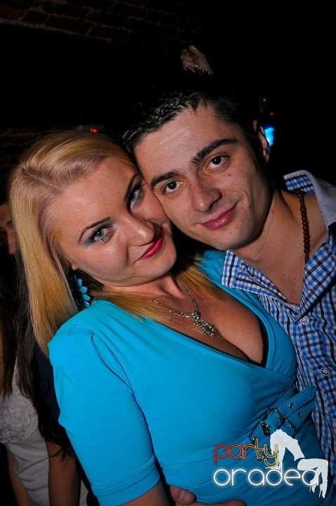 Distracţie în Club Escape, 