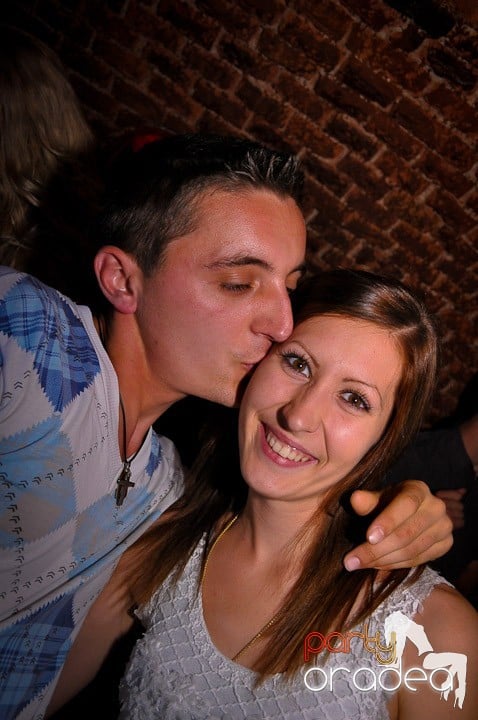 Distracţie în Club Escape, 