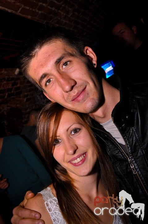 Distracţie în Club Escape, 