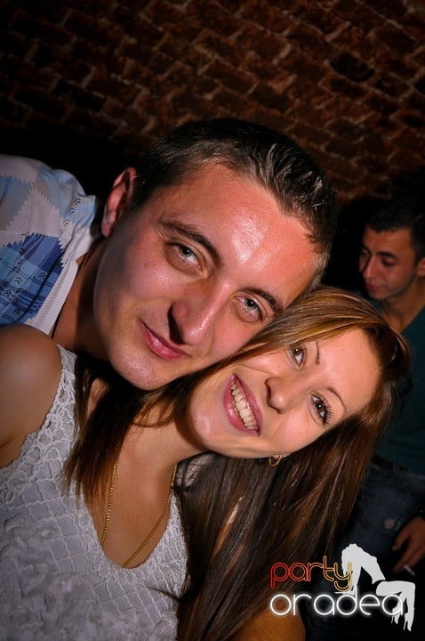 Distracţie în Club Escape, 