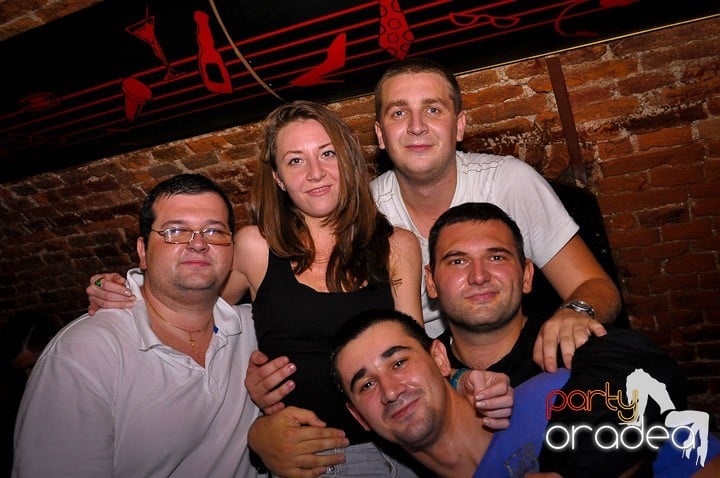 Distracţie în Club Escape, 