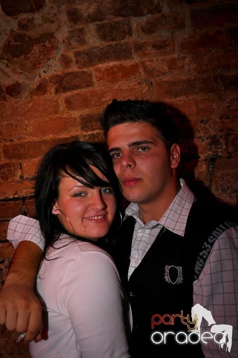 Distracţie în Club Escape, 