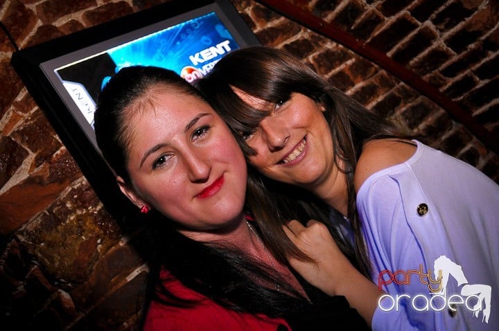 Distracţie în Club Escape, 