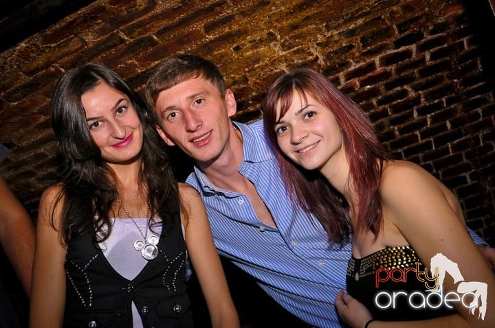 Distracţie în Club Escape, 