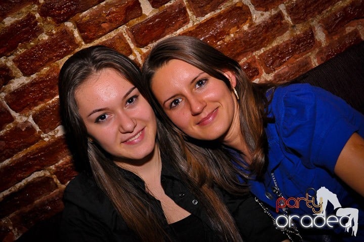 Distracţie în Club Escape, 