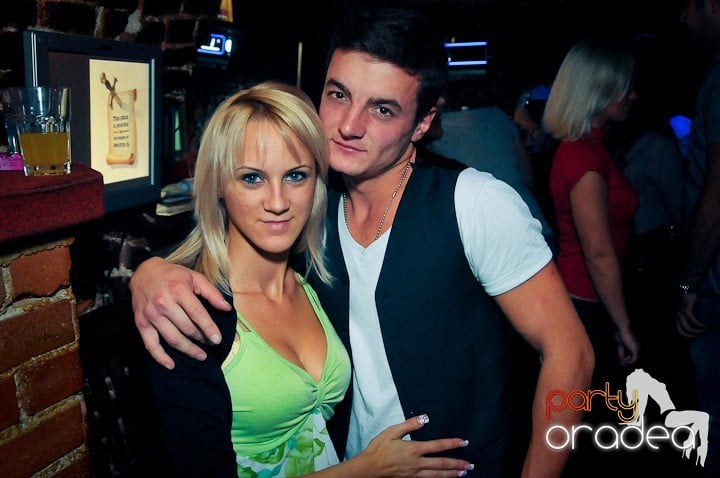 Distracţie în Club Escape, 