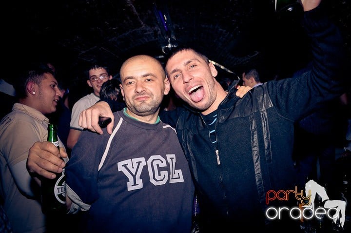 Distracţie în Club Escape, 