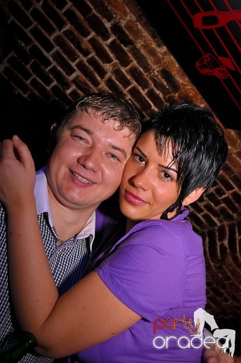 Distracţie în Club Escape, 