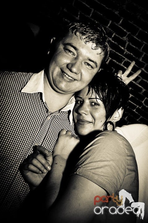 Distracţie în Club Escape, 