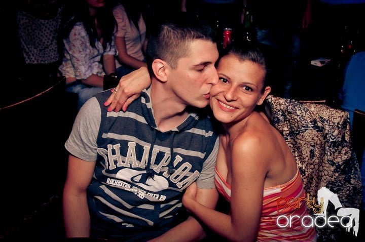 Distracţie în Club Escape, 