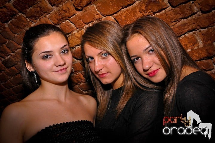 Distracţie în Club Escape, 