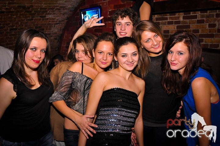 Distracţie în Club Escape, 