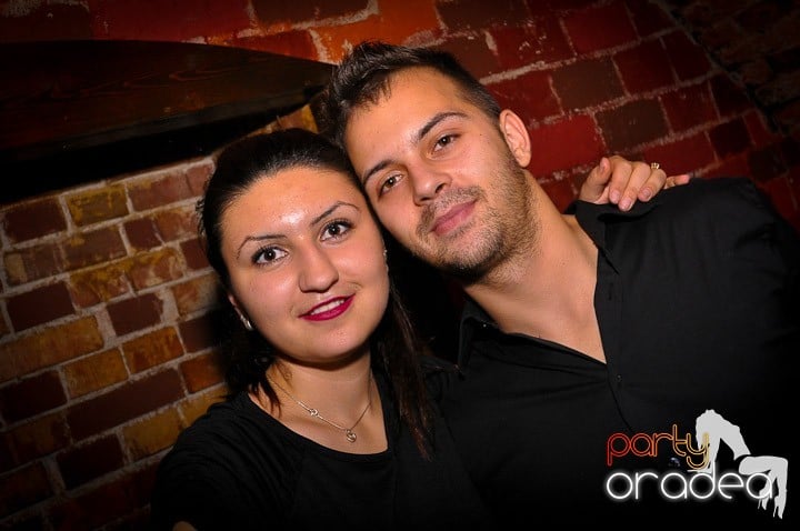 Distracţie în Club Escape, 