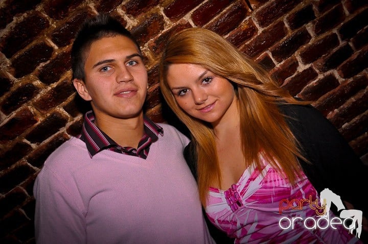 Distracţie în Club Escape, 