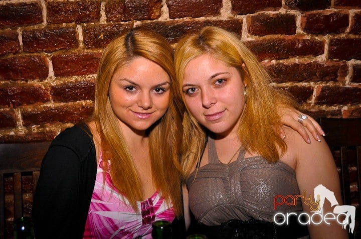 Distracţie în Club Escape, 