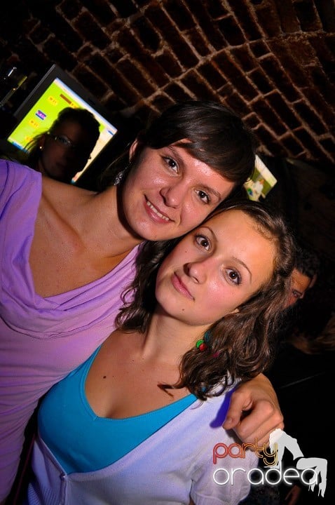 Distracţie în Club Escape, 