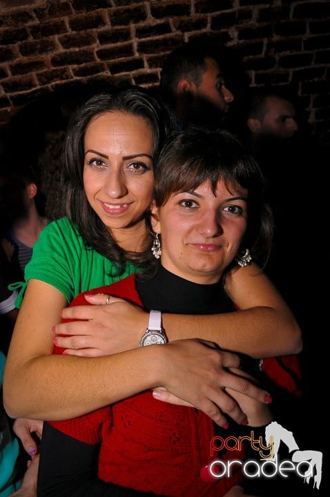 Distracţie în Club Escape, 