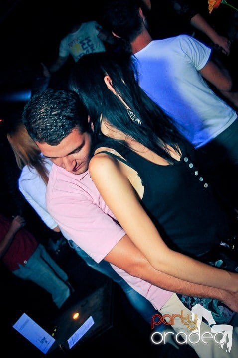 Distracţie în Club Escape, 