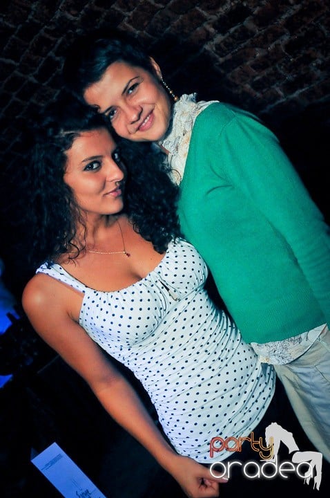 Distracţie în Club Escape, 